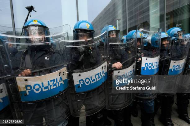 Turin Riots 6,298 Riot Italy Stock Photos, High-Res Pictures, and Images - Getty Images