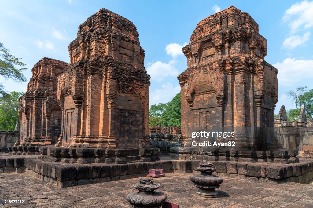 Main sanctuary and surrounding towers at Prasat Mueang Tam