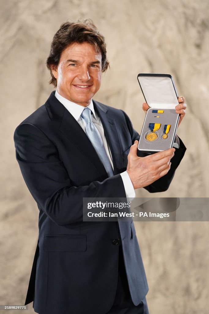Tom Cruise receives US Navy Distinguished Public Service Award