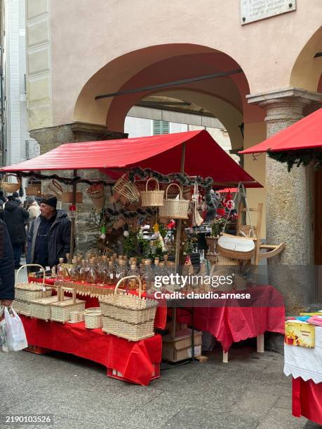 christmas market in the center of domodossola. - fairground stall stock pictures, royalty-free photos & images