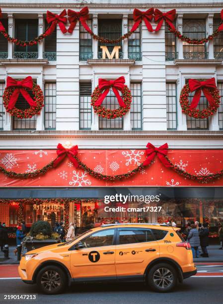 magasin phare de macy’s à new york - herald square nyc photos et images de collection