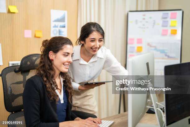 collaborative female programmers working on a software development project in office - softwareentwicklung stock-fotos und bilder