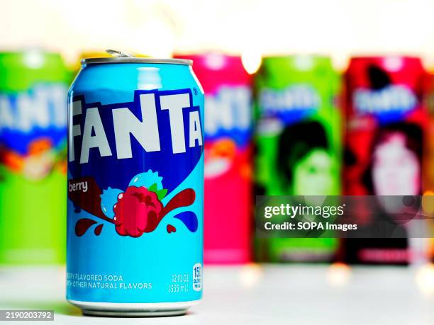Random Fanta In this photo illustration, a can of Fanta with raspberry flavour. Foto ...
