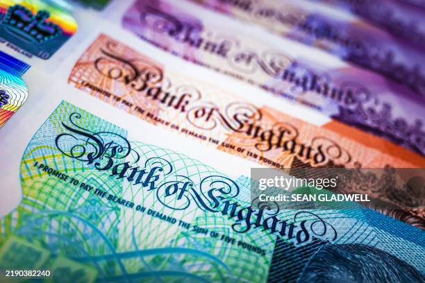 row of english banknotes - bank of england stock pictures, royalty-free photos & images