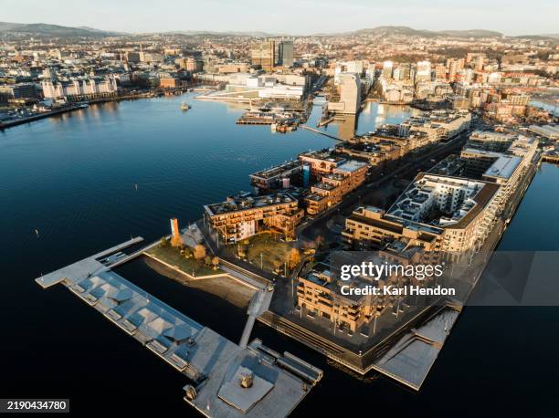 oslo at sunset - haven van oslo stockfoto's en -beelden