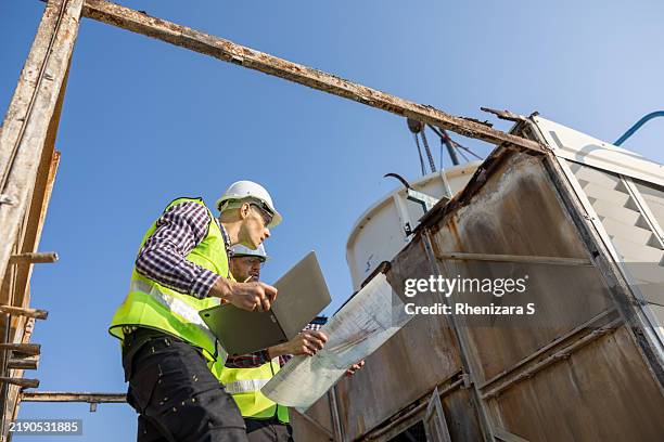 Shringking Rey 130 Shrinking Ray Stock Photos, High-Res Pictures, and Images - Getty ...