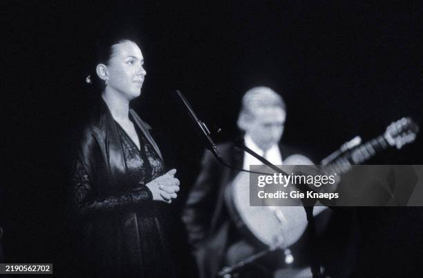 Madredeus, Teresa Salgueiro, Jose Peixoto, Paleis voor Schone Kunsten, Brussel, Belgium, 30th November 1997.