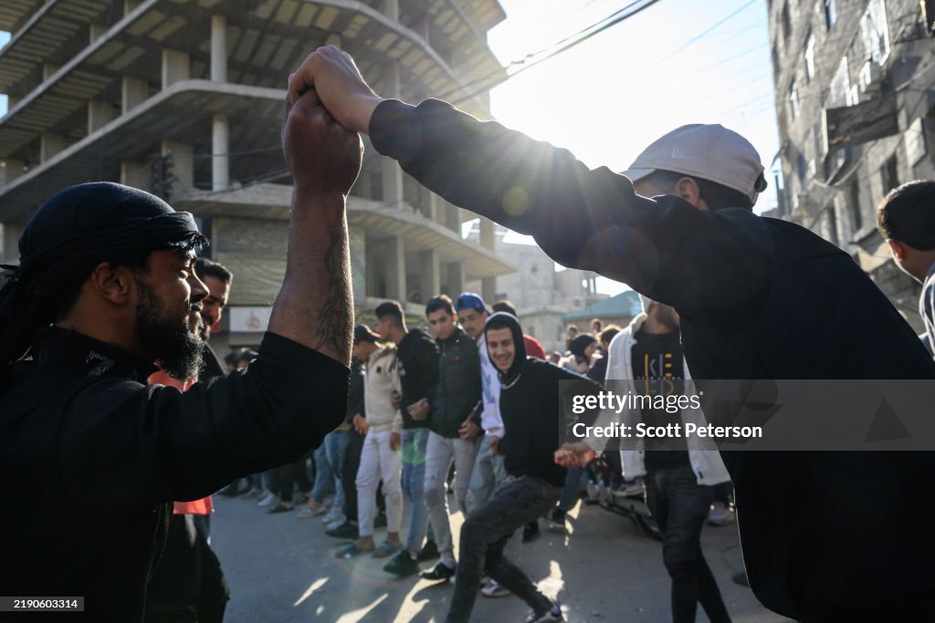 Shiites Worship At Syrias Sayyida Zaynab Mosque, Key To Iran's Role In Syria