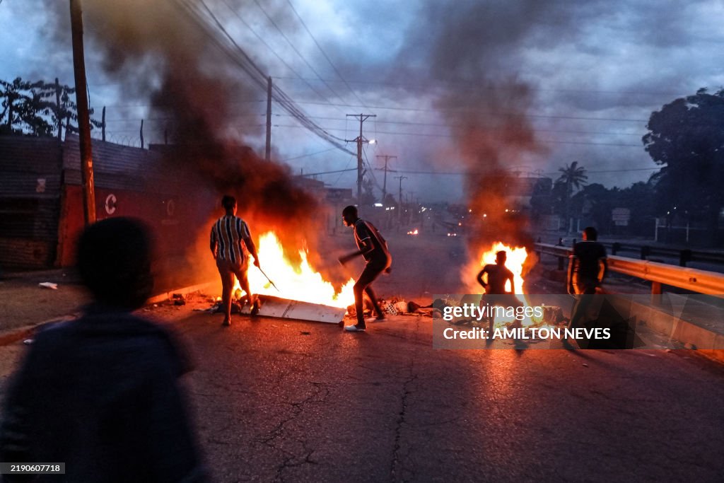 TOPSHOT-MOZAMBIQUE-POLITICS-UNREST