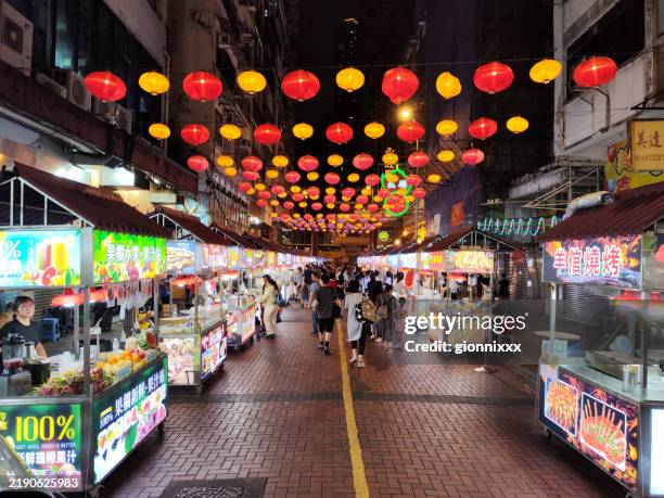 temple street night market in yau ma tei, kowloon peninsula, hong kong - asian market stock pictures, royalty-free photos & images
