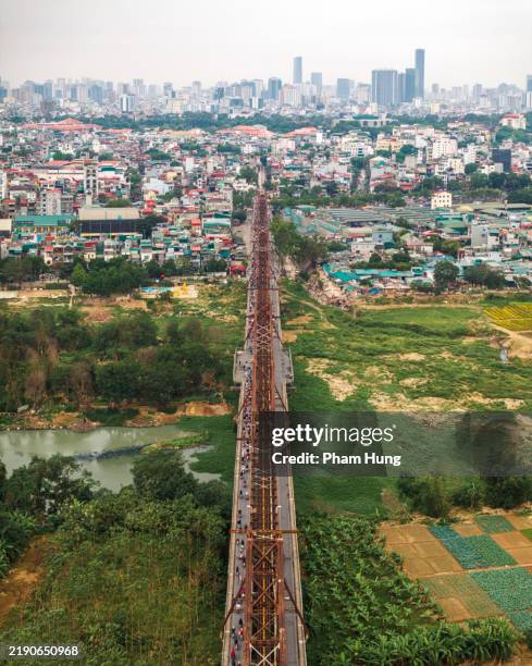 long bien bridge - red river stock pictures, royalty-free photos & images