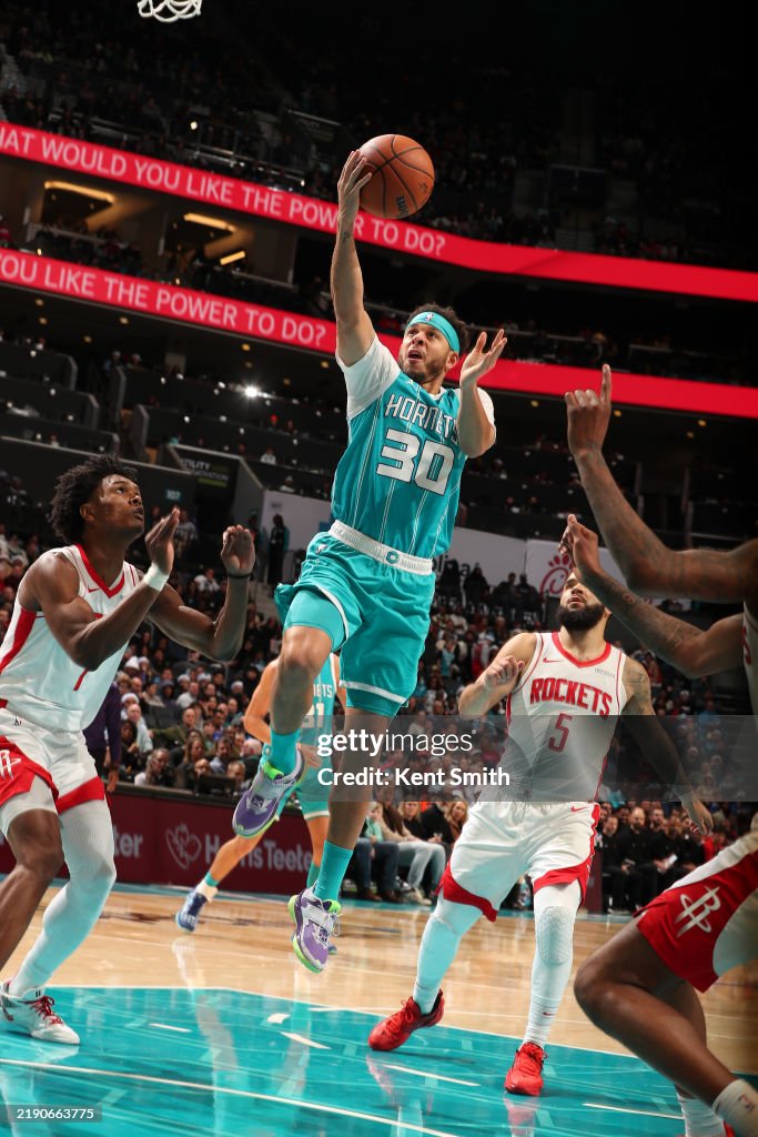 Hornets Rockets 2002 Seth Curry of the Charlotte Hornets drives to the basket during the ...