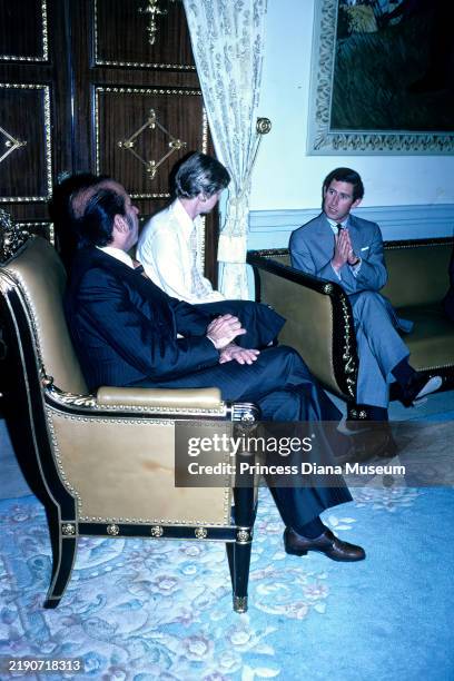 View of, from left, Venezuelan President Carlos Andrés Pérez , an unidentified woman, and Prince Charles, Prince of Wales as they talk during the...