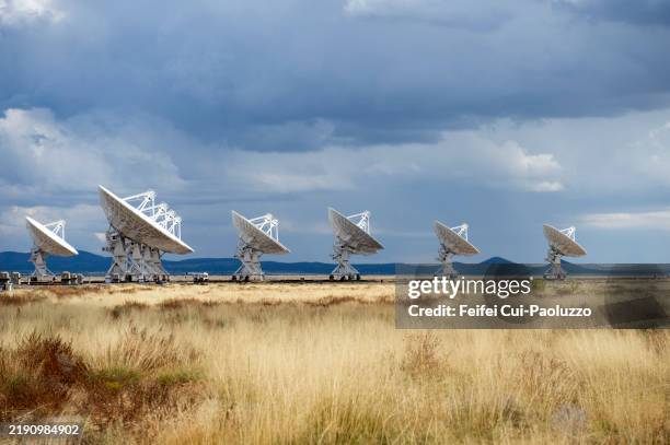 antenna dishes of the very large array near magdalena - observatorium stock-fotos und bilder