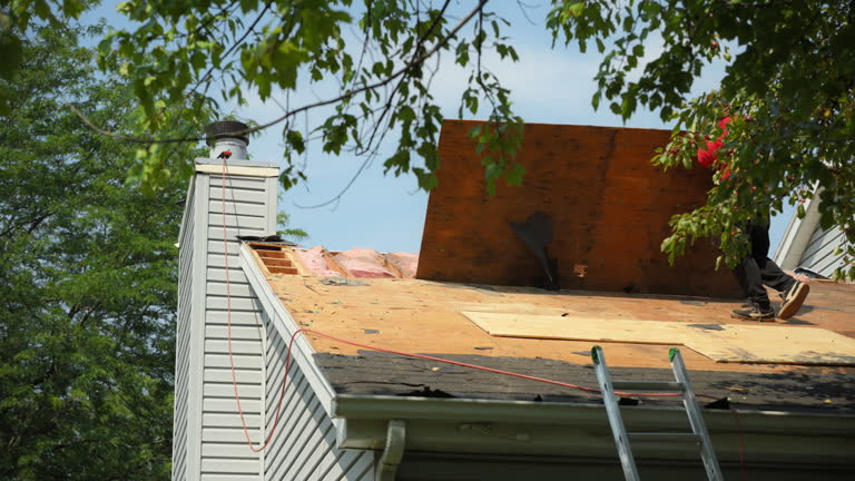 https://media.gettyimages.com/id/2191012269/video/roofers-repair-a-roof-on-an-house-work-moments.jpg?b=1&s=640x640&k=20&c=tNnHN-rzy1K6pVT2gvcvKtboQm9vqavOrrTkwwjxQek=