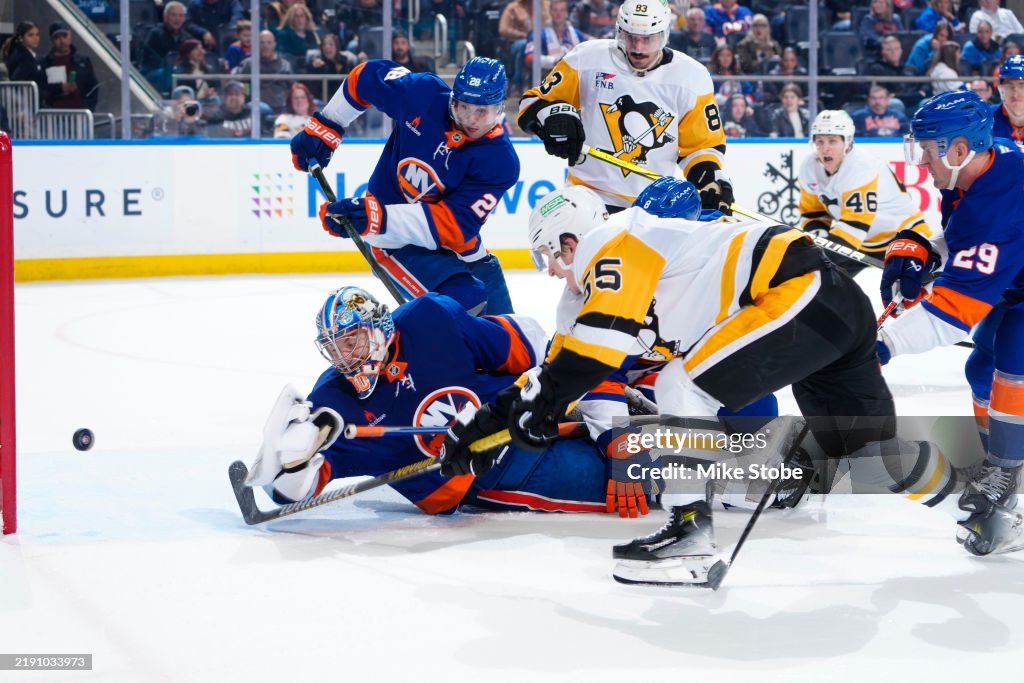 Pittsburgh Penguins v New York Islanders