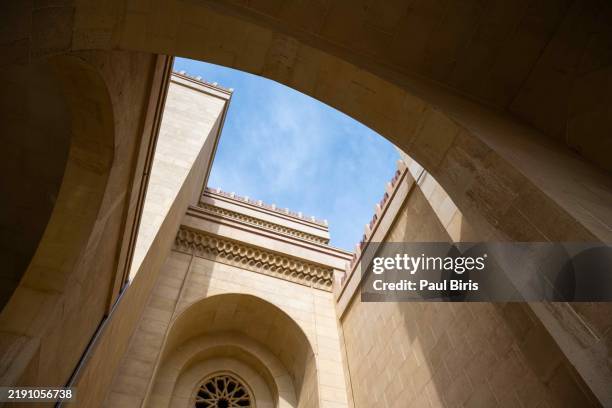 famous iconic al fateh grand mosque , islamic architecture. manama, bahrain - bahrain stock pictures, royalty-free photos & images