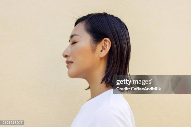 quiet confidence - side view stock pictures, royalty-free photos & images