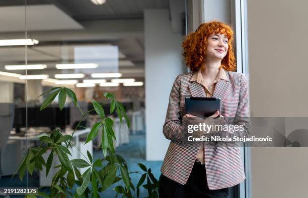 smiling beautiful young redhead woman with curly hair - praktikant bildbanksfoton och bilder