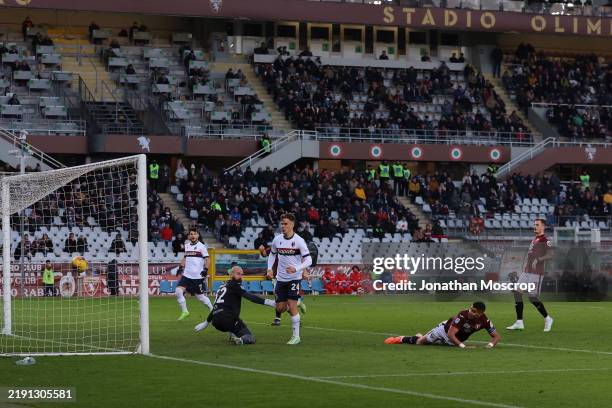 Thijs Dallinga of Bologna FC scores to give the side a 1-0 lead during the Serie A match between Torino FC and Bologna FC at Stadio Olimpico di...
