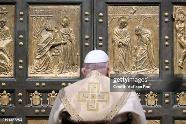 Pope Francis officially inaugurates the 2025 Jubilee Year with the solemn opening of the Holy Door at St. Peter's Basilica on December 24, 2024 in...