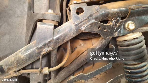 outter vehicle skeleton and shock breaker - carburettor stock pictures, royalty-free photos & images