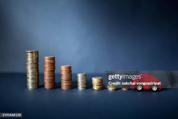 saving money for car, small a car, car loan, car insurance concept - autokredit stock-fotos und bilder