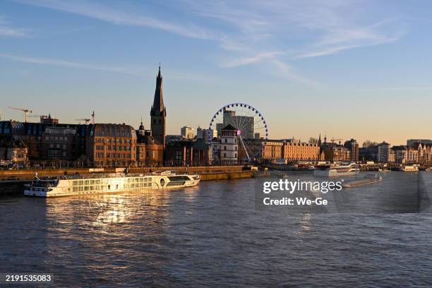 skyline of düsseldorf's old town with castle tower, st. lambertus and ferris wheel, seen from oberkassel. - düsseldorf stockfoto's en -beelden