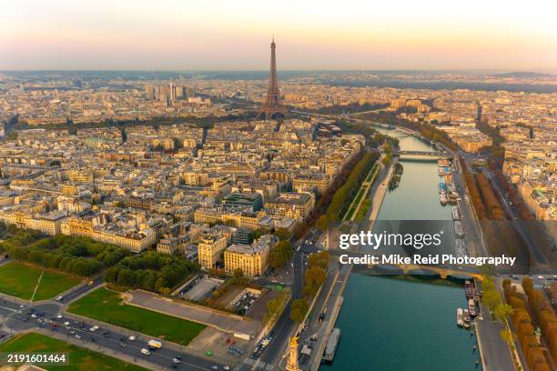 aerial paris invalides seine and eiffel tower - puente de los inválidos fotografías e imágenes de stock
