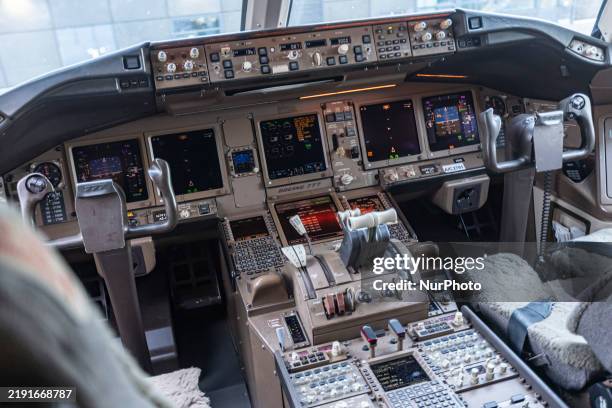 Control 777 841 Cockpit 777 Stock Photos, High-Res Pictures, and Images - Getty Images