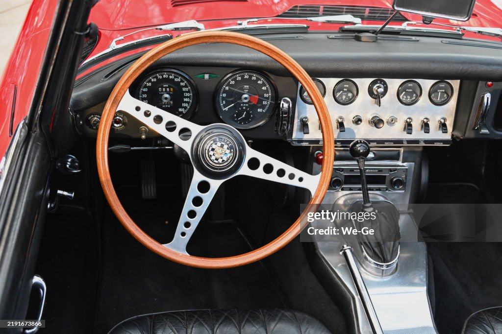 Armaturenbrett Armaturenbrett eines Jaguar E-Type aus dem Jahr 1968.