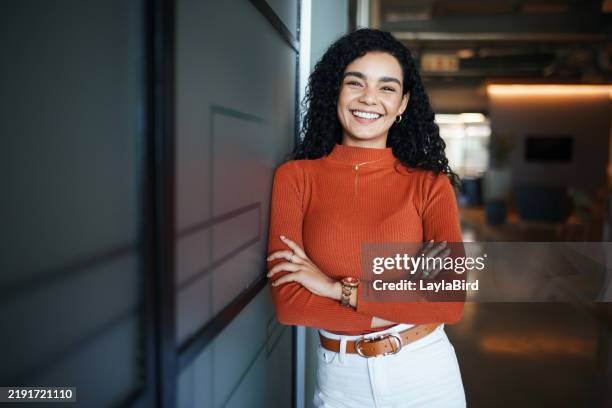 confident business professional - byggnadsdetalj bildbanksfoton och bilder