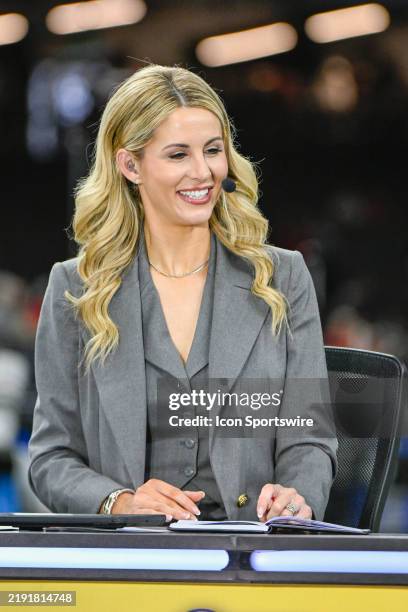 Laura Rutledge Draws 179 Laura Rutledge Stock Photos, High-Res Pictures, and Images - Getty ...