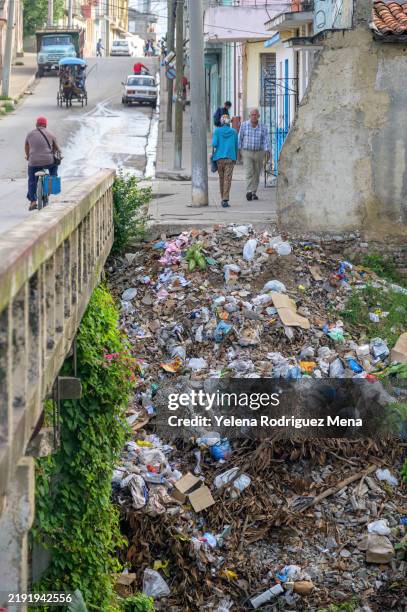 pedestrian sidewalk garbage dump - santa clara cuba stock pictures, royalty-free photos & images