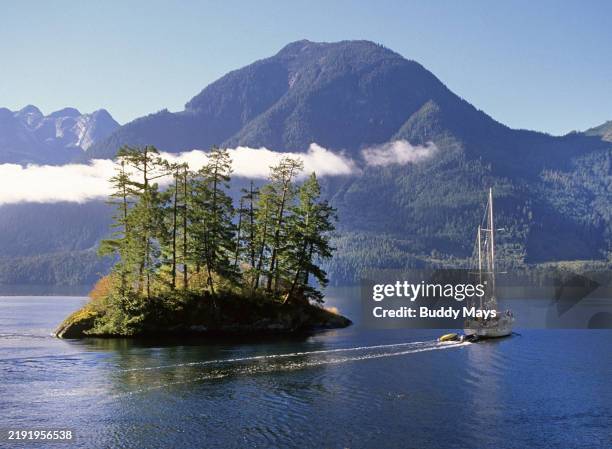 inside passage sailing - pasaje interior fotografías e imágenes de stock