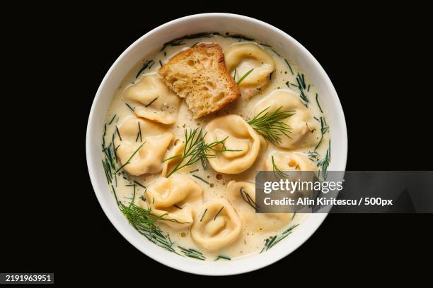 a bowl of creamy tortellini soup - suppenschüssel stock-fotos und bilder