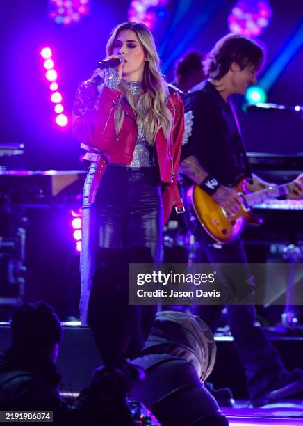 Alana Springsteen Singer 822 Alana Springsteen Stock Photos, High-Res Pictures, and Images ...