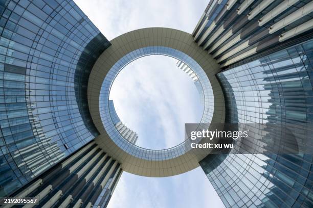 looking up at the three-dimensional modern building with glass curtain wall - perspetiva diminutiva imagens e fotografias de stock