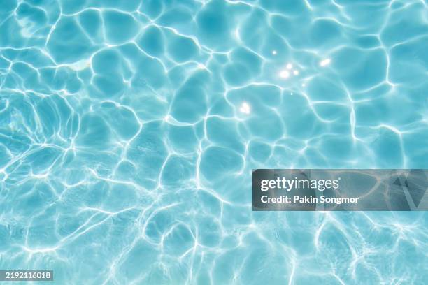 swimming pool surface with light reflection and water ripple patterns. - agua fotografías e imágenes de stock