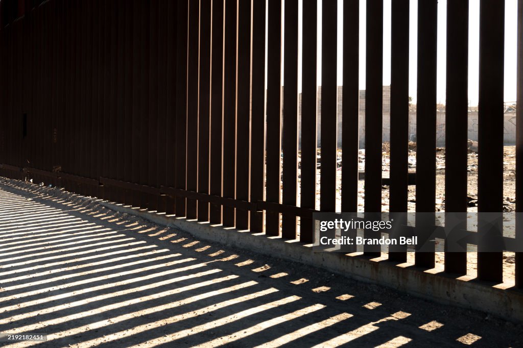 Undocumented Migrant Crossings Into U.S. Drop To 4-Year Low In November