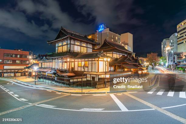 dogo onsen, l’une des plus anciennes sources chaudes du japon - matsuyama ehime photos et images de collection