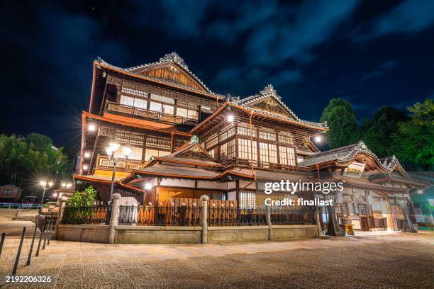 dogo onsen, l’une des plus anciennes sources chaudes du japon - matsuyama ehime photos et images de collection