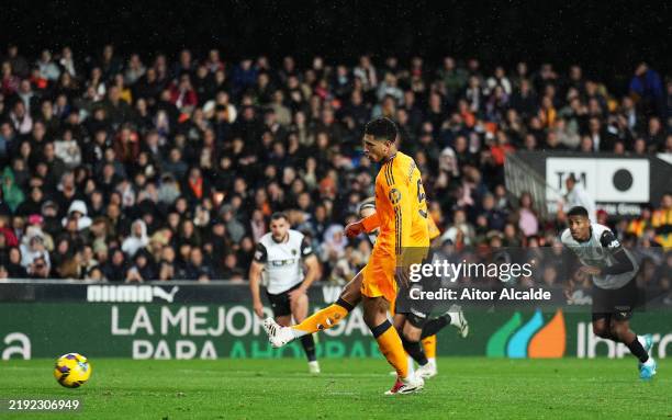 Jude Bellingham of Real Madrid misses a penalty kick during the LaLiga match between Valencia CF and Real Madrid CF at Estadio Mestalla on January...