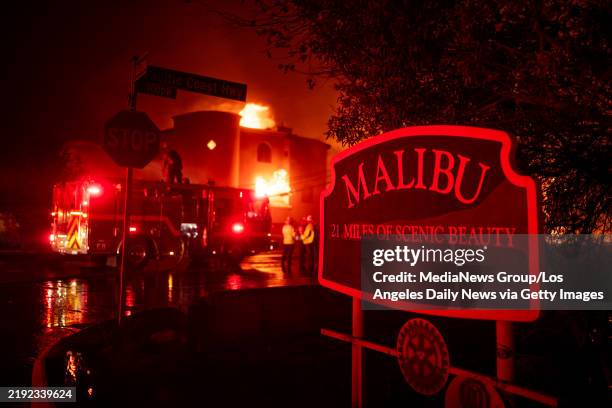 Pacific Palisades, CA Firefighters battle winds and flames as multiple beachfront homes go up in flames along Pacific Coast Highway in Malibu in the...