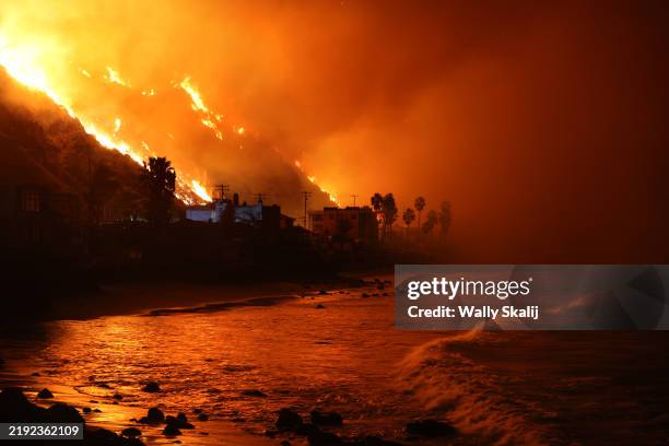 Malibu, California January 8, 2025-The Palisades Fire approaches the Pacific Ocean along PCH in Malibu Tuesday.