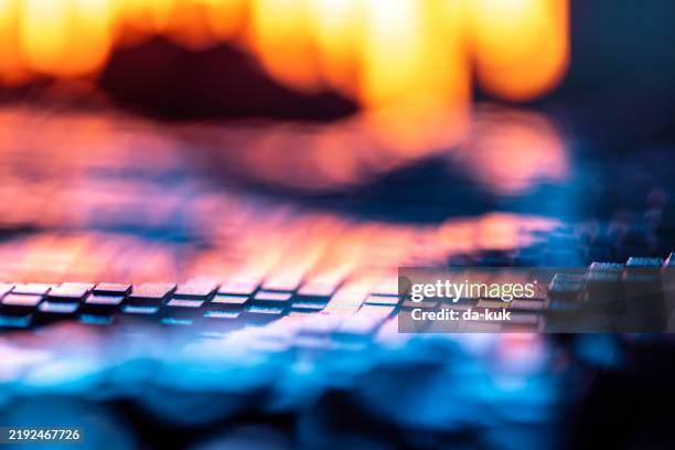 primo piano astratto di tessere di mosaico con luci vibranti - marcatore di profondità foto e immagini stock