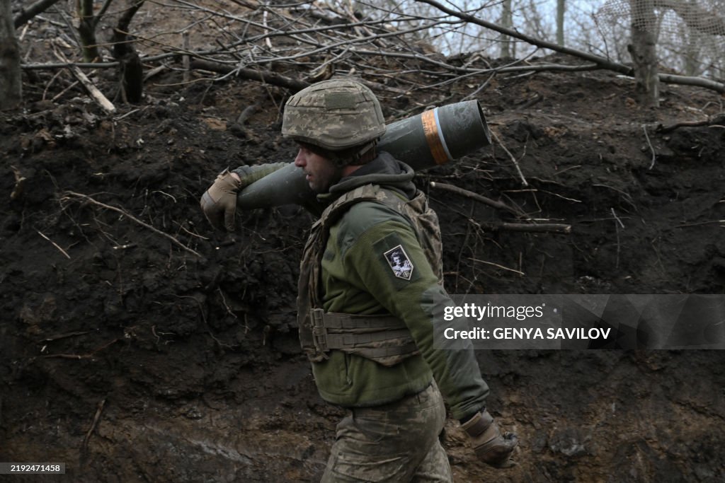 TOPSHOT-UKRAINE-RUSSIA-FRANCE-CONFLICT-WAR