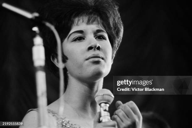 223 Helen Shapiro Photos & High Res Pictures - Getty Images