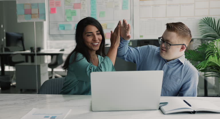 https://media.gettyimages.com/id/2192656827/video/wan-with-down-syndrome-giving-high-five-to-woman-teammate.jpg?b=1&s=640x640&k=20&c=qu6EYC-puCP29ThPI0mqEOP8dzrqfGyjxJmXIR98LHY=