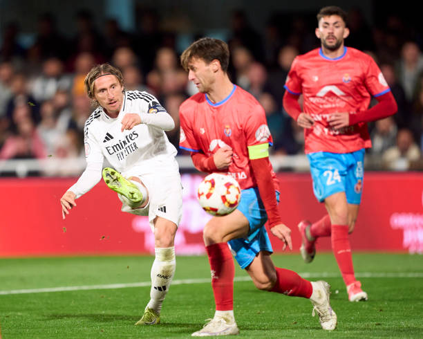 Luka Modric of Real Madrid CF shoots for score during the Copa del Rey Round of 32 match between Deportivo Minera and Real Madrid CF at Estadio...